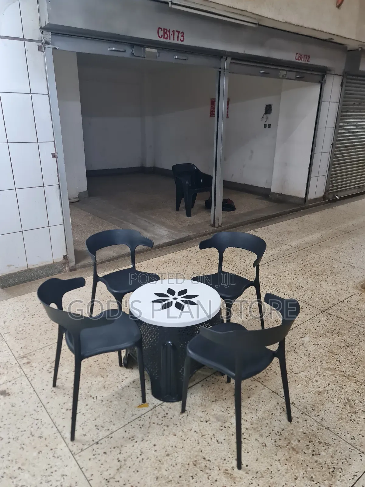 Static Plastic Table and Chairs Plastic Table and Fir Dining