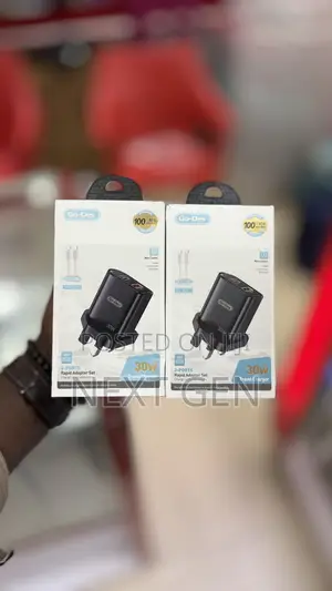 Go-Des 30 Watts Adapter With C to C Cable