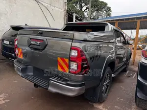 Toyota Hilux 2020 Gray