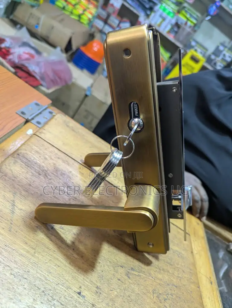 Door Lock With 4 Keys Cylinder