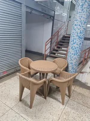 Pedestal Plastic Table and Chairs Plastic Table and Chairs