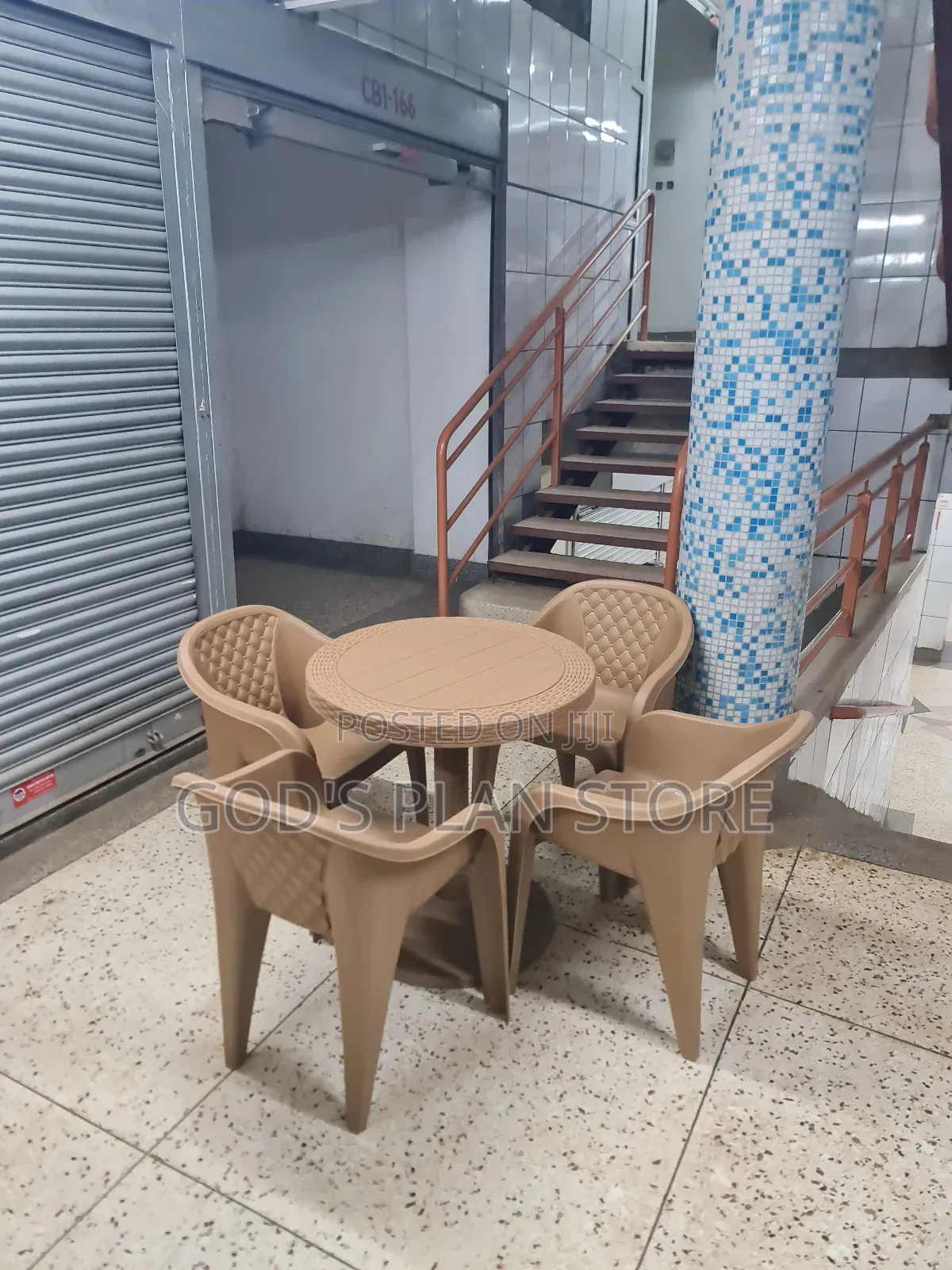 Pedestal Plastic Table and Chairs Plastic Table and Chairs