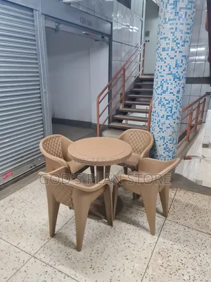 Pedestal Plastic Table and Chairs Plastic Table and Chairs