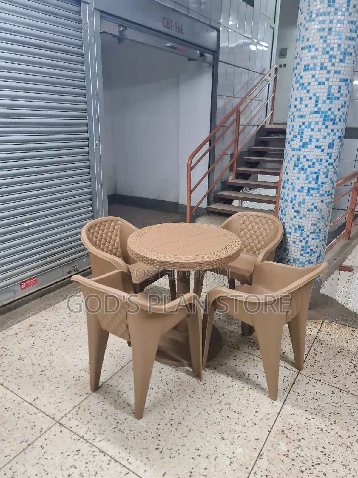 Pedestal Plastic Table and Chairs Plastic Table and Chairs