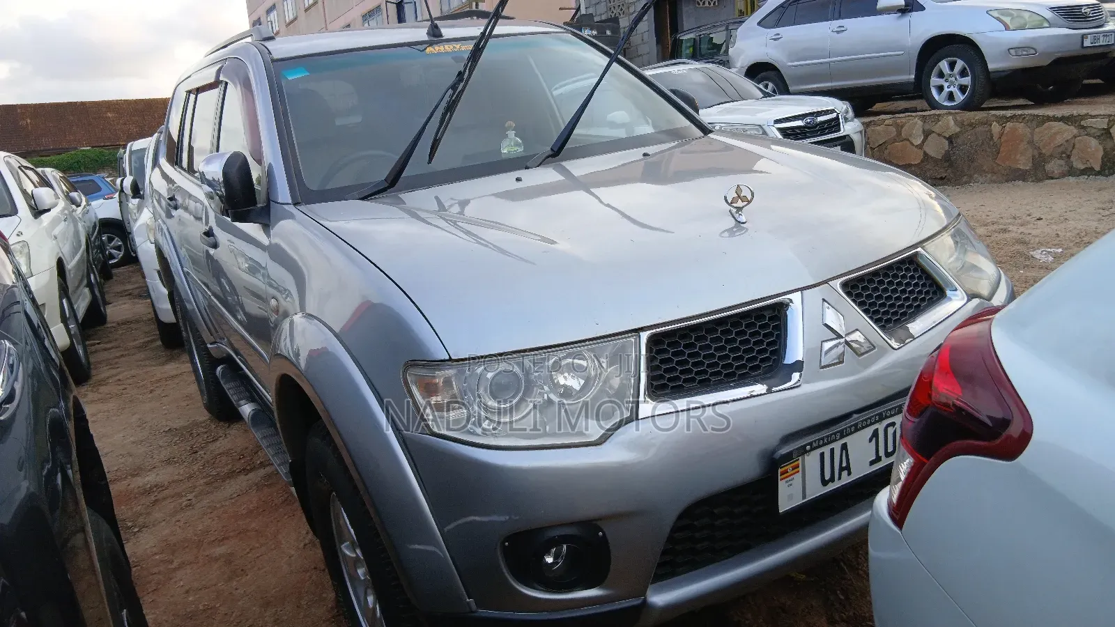 Mitsubishi Pajero 2011 Silver