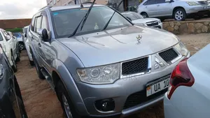 Mitsubishi Pajero 2011 Silver