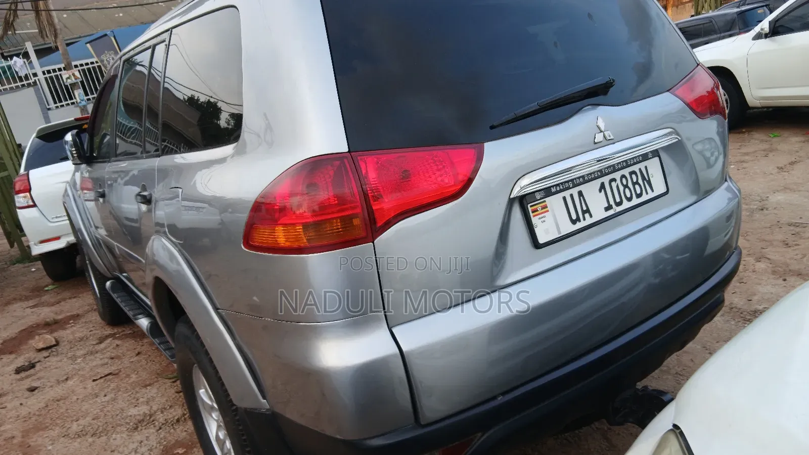 Mitsubishi Pajero 2011 Silver
