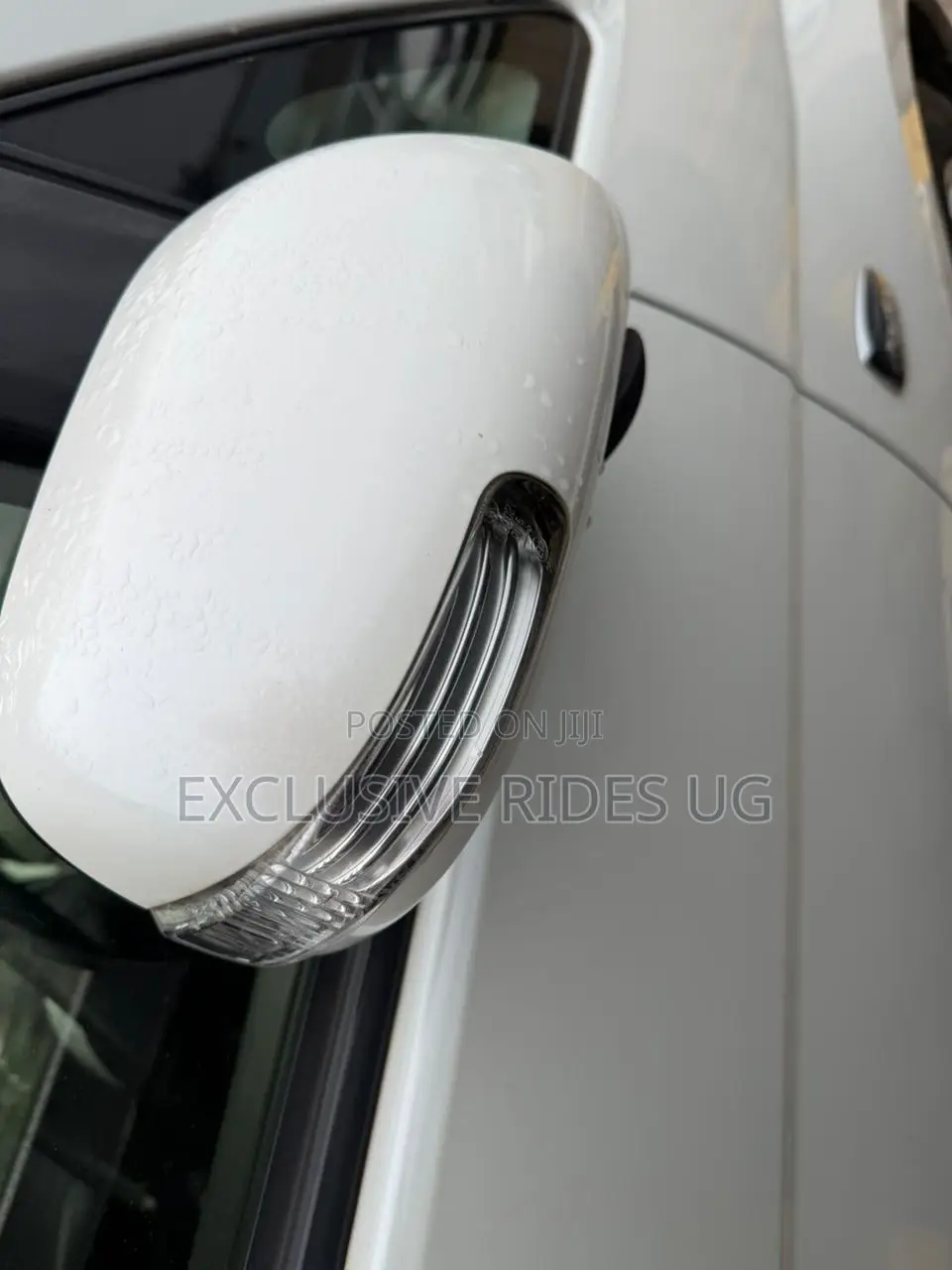 Toyota ISIS 2012 White