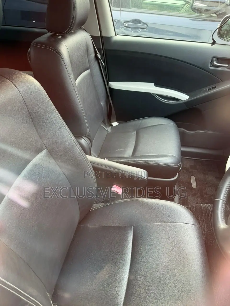 Toyota ISIS 2012 White