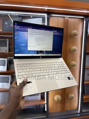 Laptop HP Envy 15-ep0xxx 16GB Intel Core i5 SSD 512GB