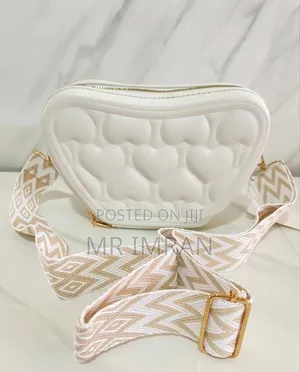 Quilted Pattern of Heart-Shaped Crossbody Bag