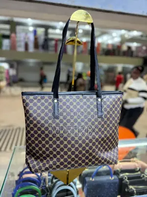 Leather Tote Bag With Durable Shoulder Straps.