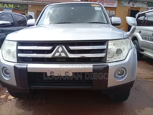 Mitsubishi Pajero 2010 Silver