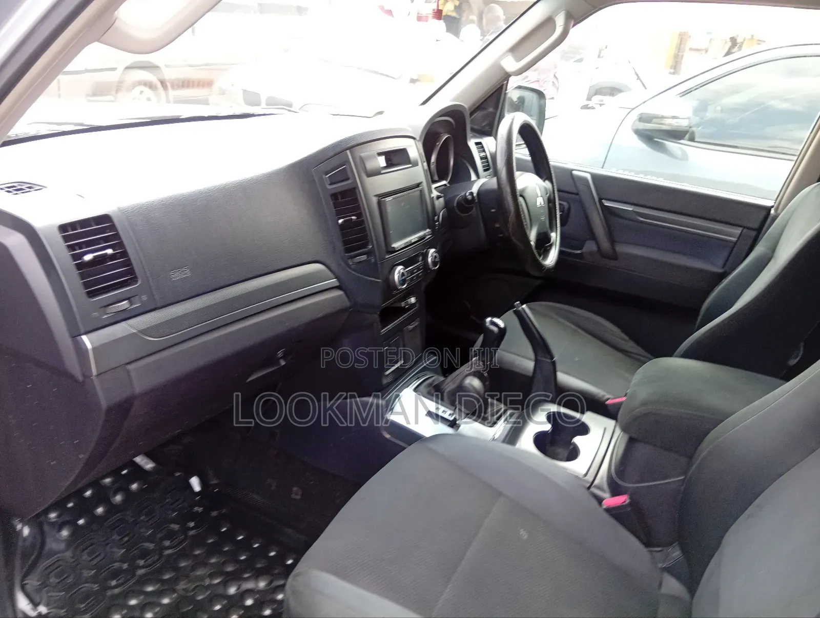 Mitsubishi Pajero 2010 Silver
