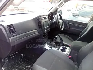 Mitsubishi Pajero 2010 Silver