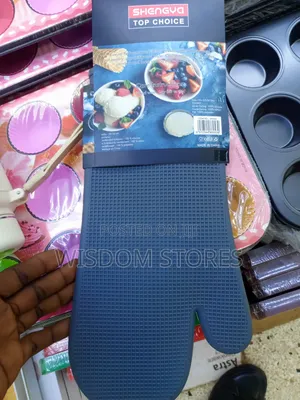 Shengva Top Choice Silicone Oven Mitt.