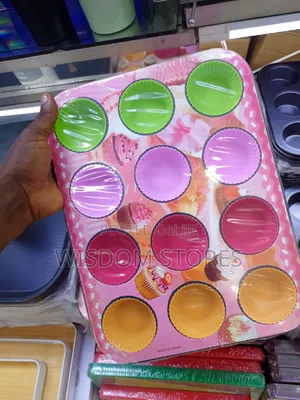 12-Cup Non-Stick Cupcake and Muffin Baking Tray With Removable Liners.