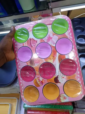 12-Cup Non-Stick Cupcake and Muffin Baking Tray With Removable Liners.