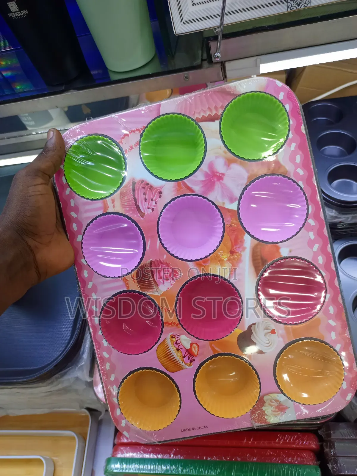 12-Cup Non-Stick Cupcake and Muffin Baking Tray With Removable Liners.