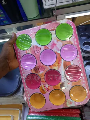 12-Cup Non-Stick Cupcake and Muffin Baking Tray With Removable Liners.
