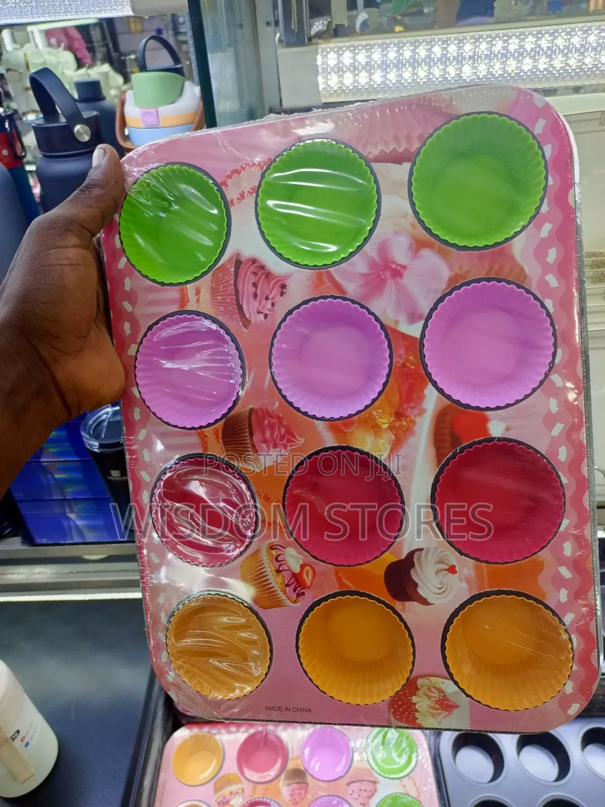 12-Cup Non-Stick Cupcake and Muffin Baking Tray With Removable Liners.