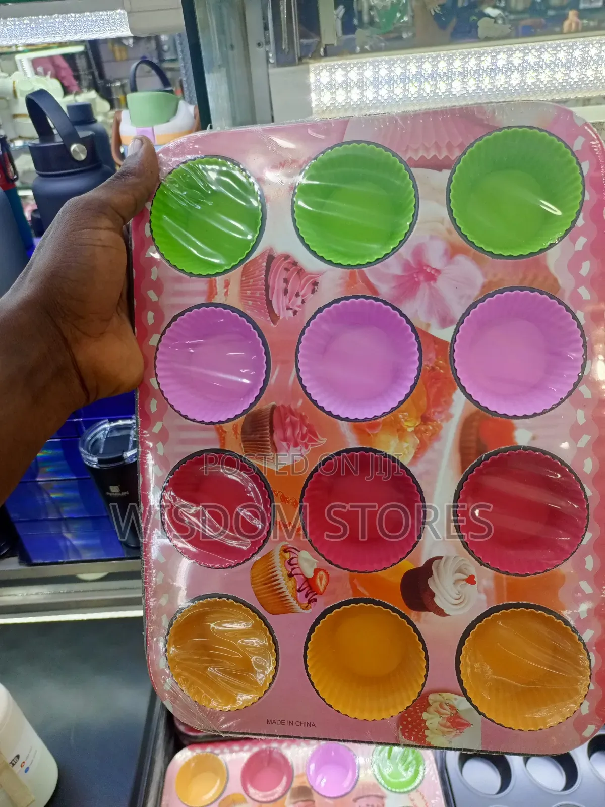 12-Cup Non-Stick Cupcake and Muffin Baking Tray With Removable Liners.