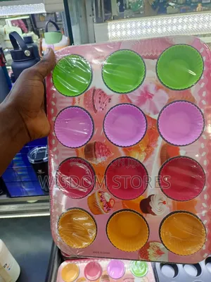 12-Cup Non-Stick Cupcake and Muffin Baking Tray With Removable Liners.