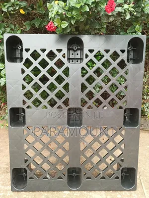 Plastic Pallets (120cm X 100cm)