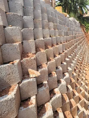 Honey Combs / Wall Retainers / Pompeys