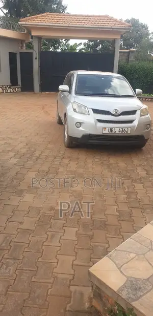 Toyota IST 2010 Silver