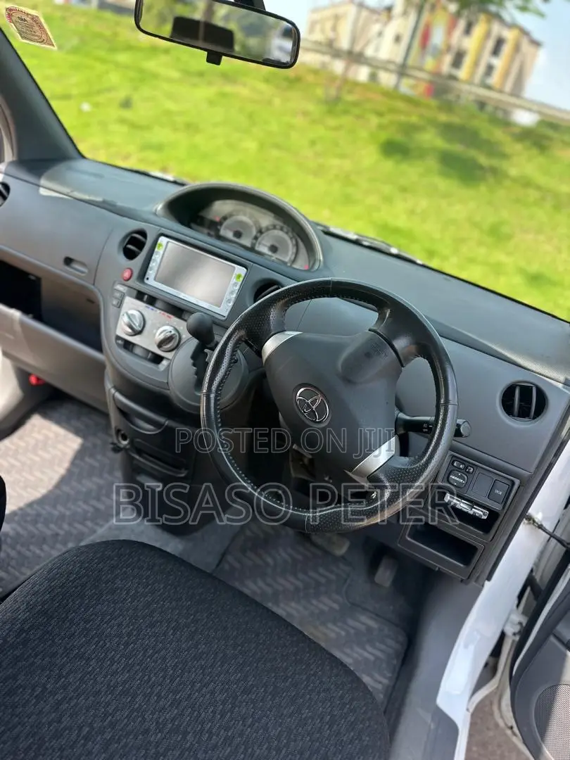 Toyota Sienta 1.5 AWD 2011 White