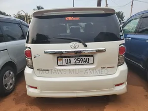 Toyota Corolla Rumion 2011 White