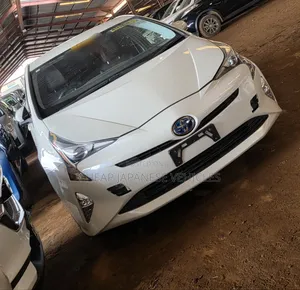 Toyota Prius Four 2017 White