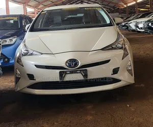 Toyota Prius Four 2017 White