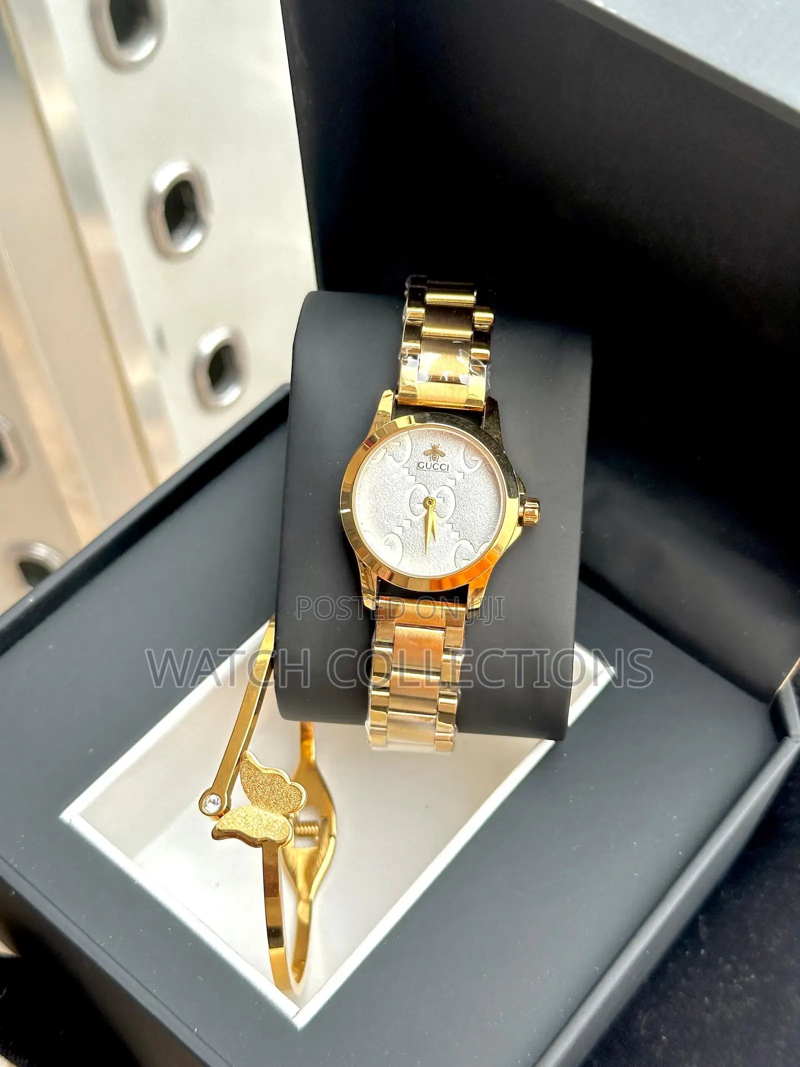 Ladys Gucci Watch With a Bracelet