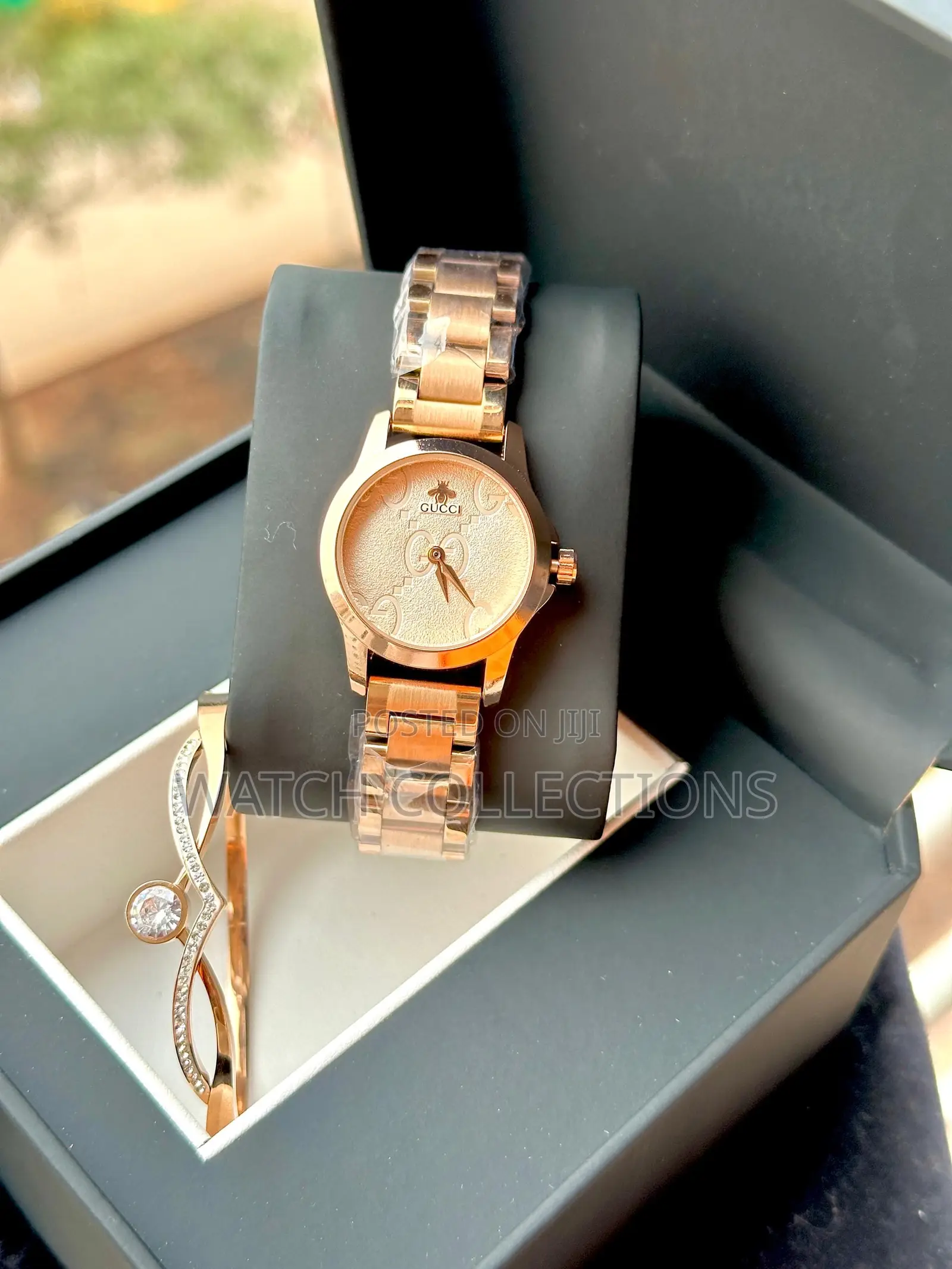 Ladys Gucci Watch With a Bracelet