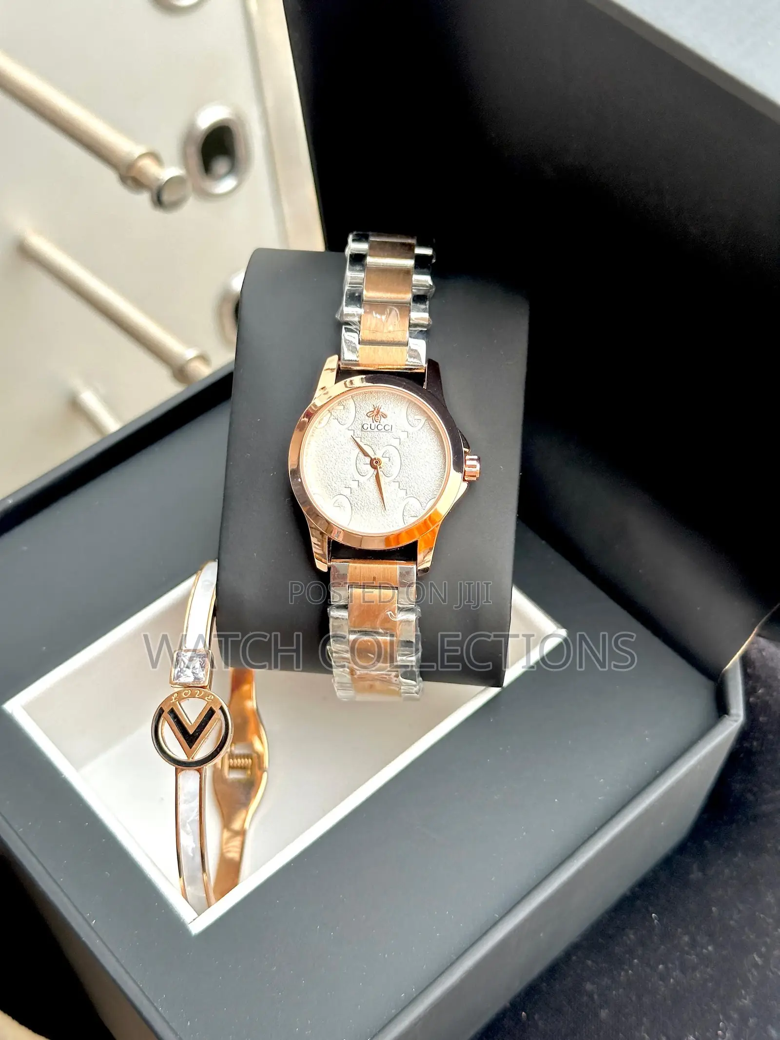 Ladys Gucci Watch With a Bracelet