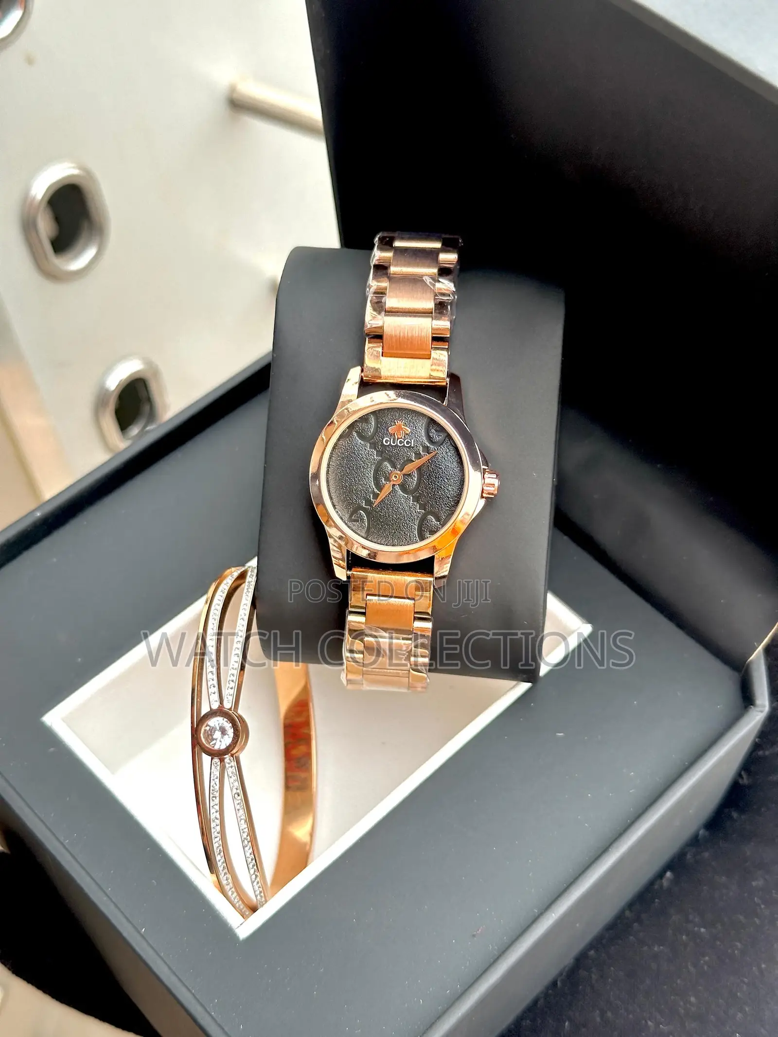 Ladys Gucci Watch With a Bracelet