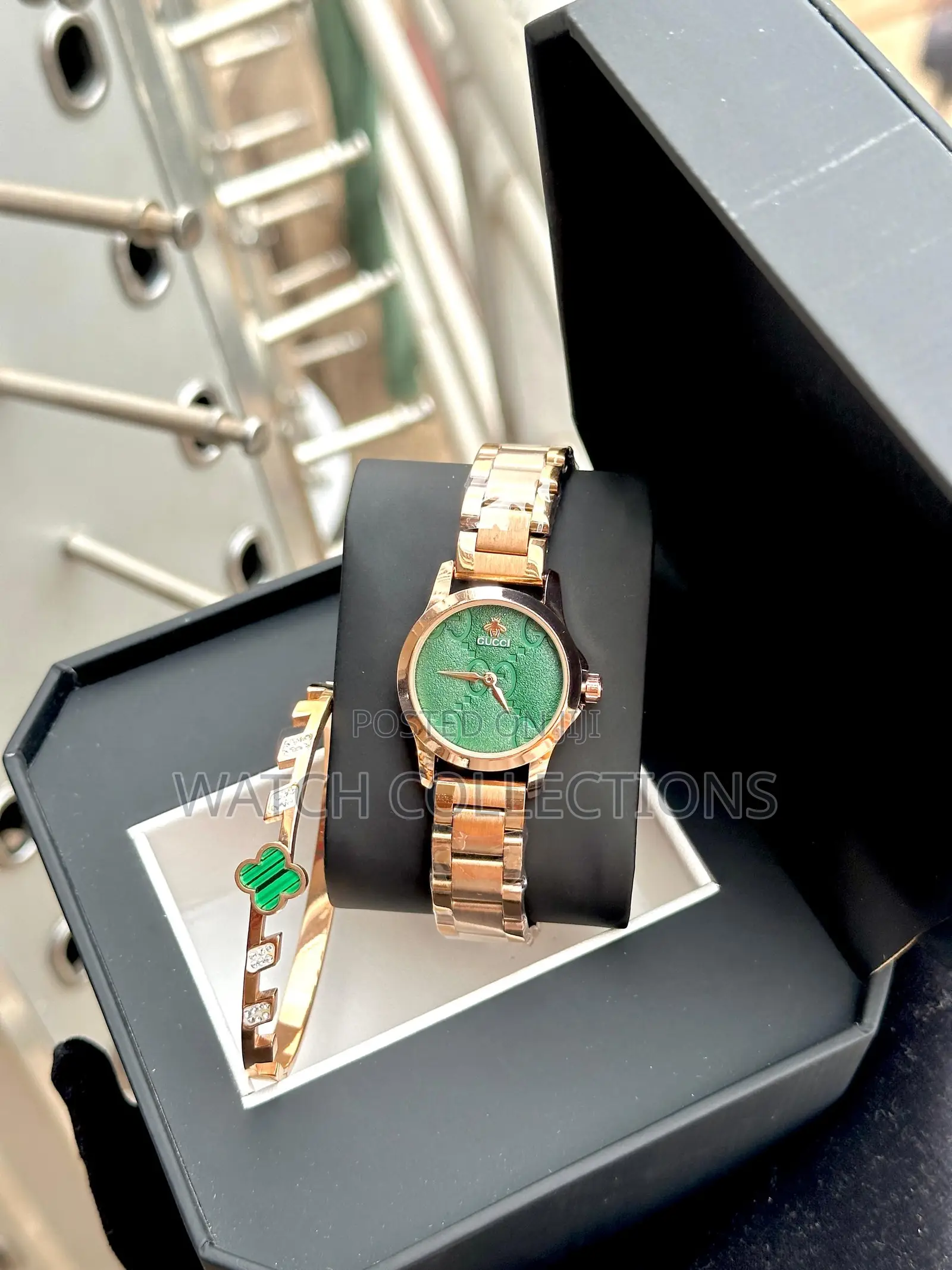 Ladys Gucci Watch With a Bracelet