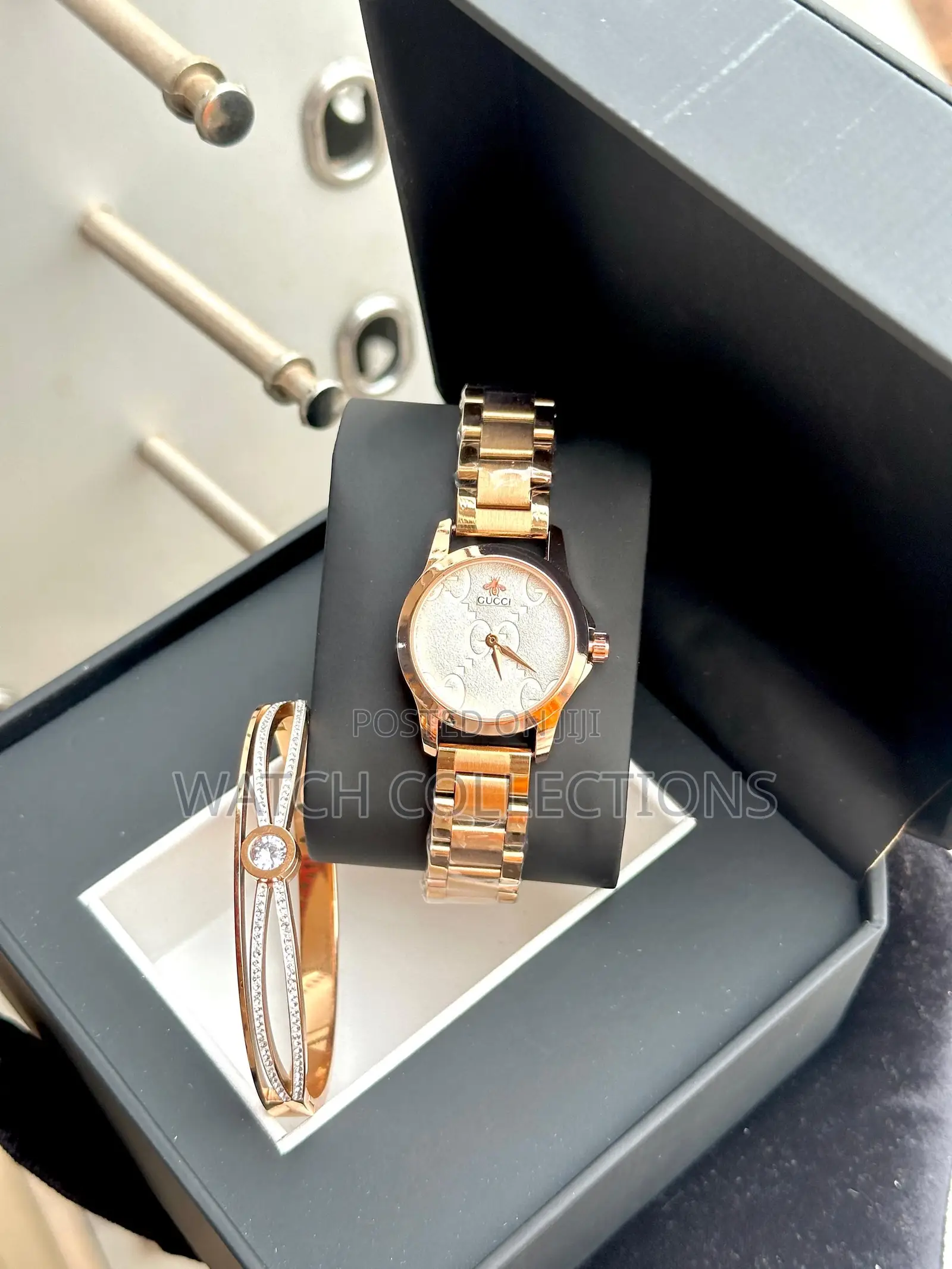 Ladys Gucci Watch With a Bracelet