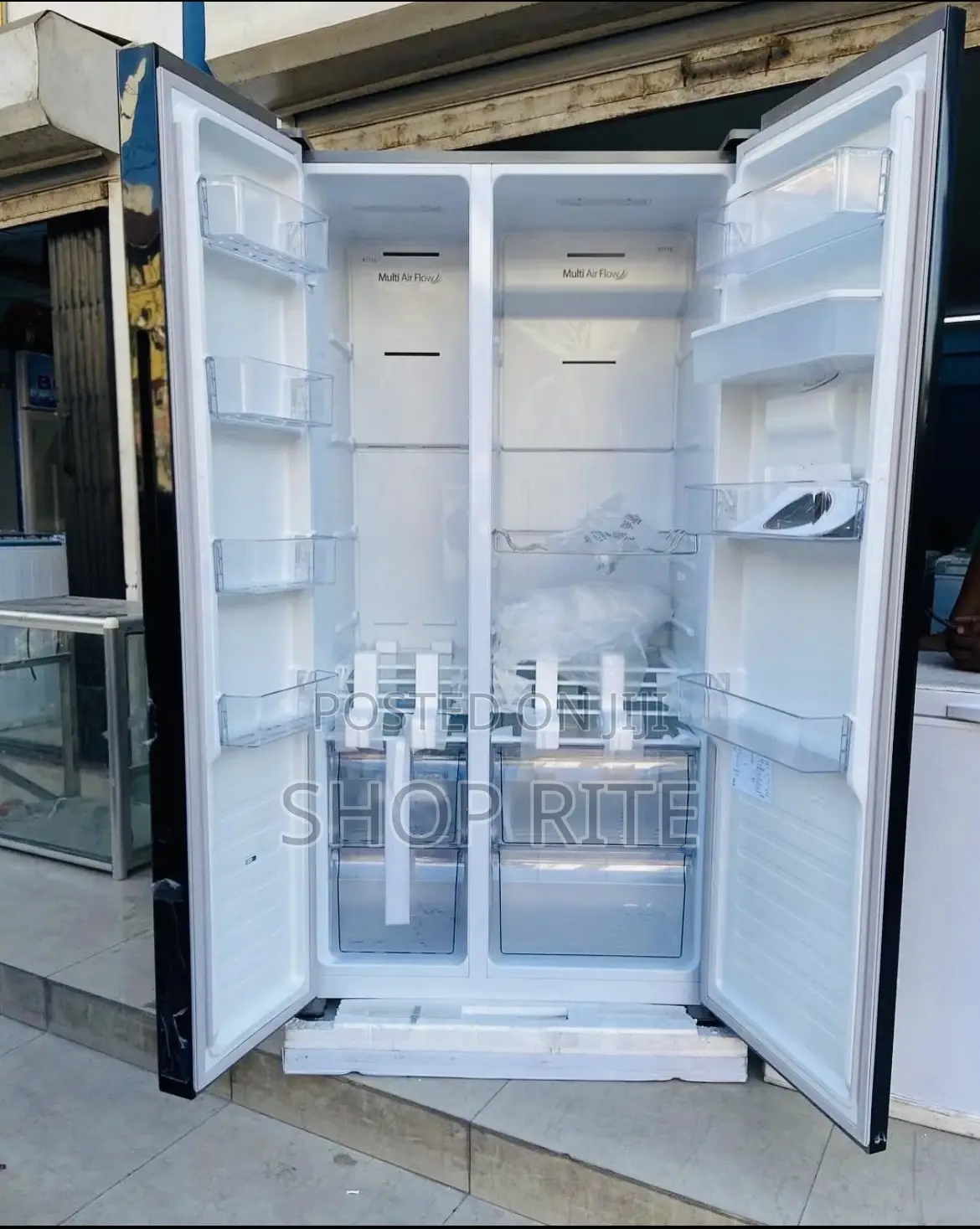 Hisense 750 Liters Side by Side Refrigerator Black