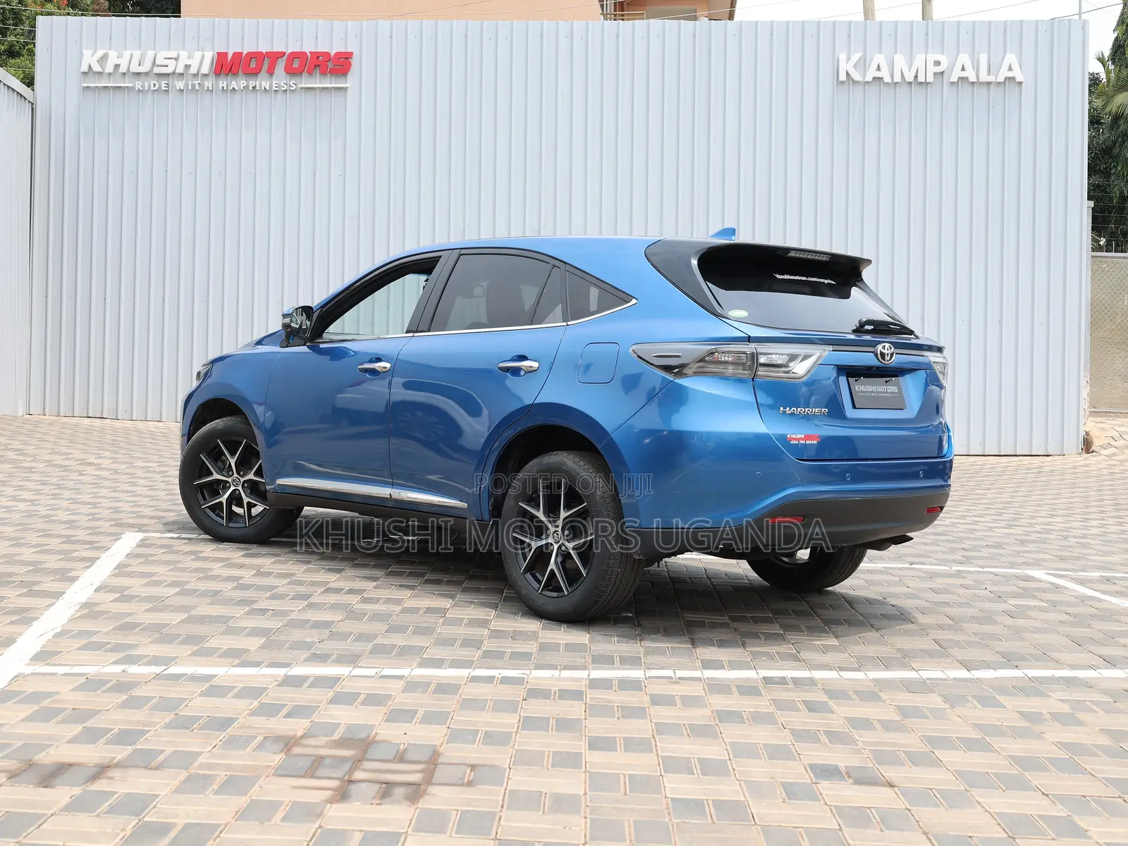 Toyota Harrier 2.0 2017 Blue