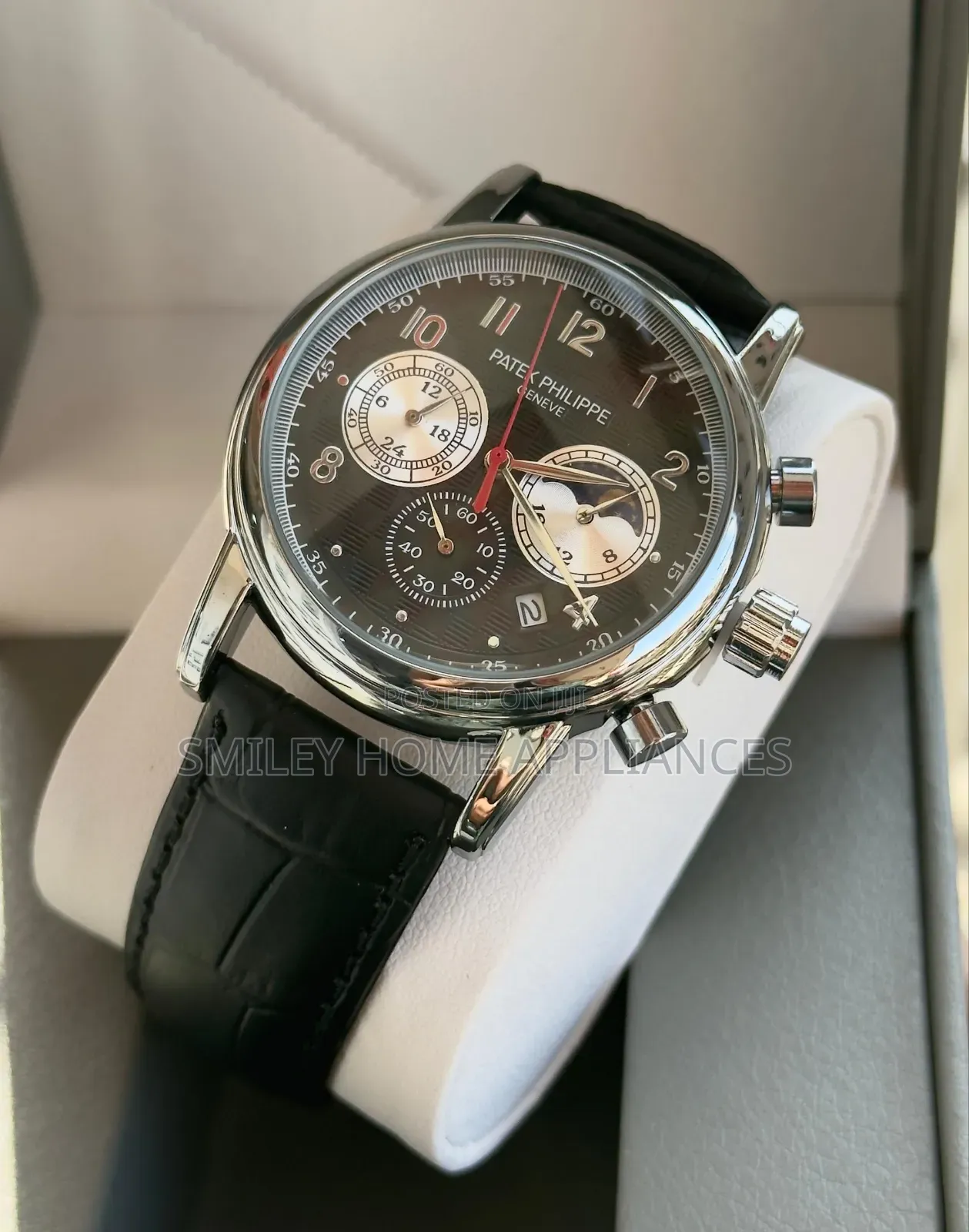 Silver Chrome Men's Automatic Wrist Time Piece With Leather Strapps