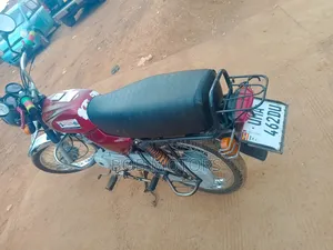 Bajaj Boxer 2025 Red