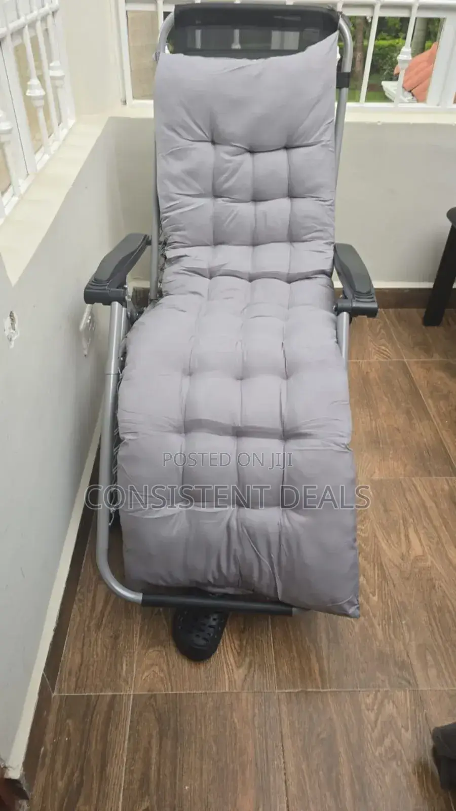 Zero Gravity Recli Chair With  Cushion