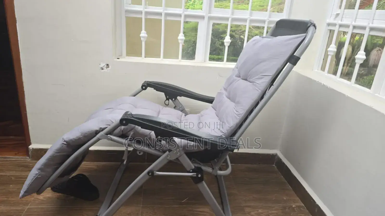 Zero Gravity Recli Chair With  Cushion