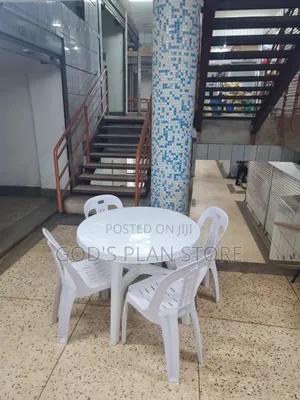 Actual Plastic Table and Chairs for Garden/Bars/Hotels/Restaurants