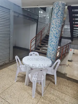 Actual Plastic Table and Chairs for Garden/Bars/Hotels/Restaurants
