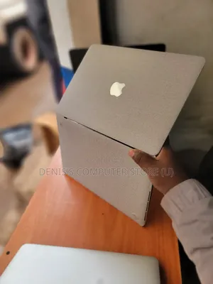 Laptop Apple MacBook Pro 2015 8GB Intel Core i5 HDD+SSD 500GB