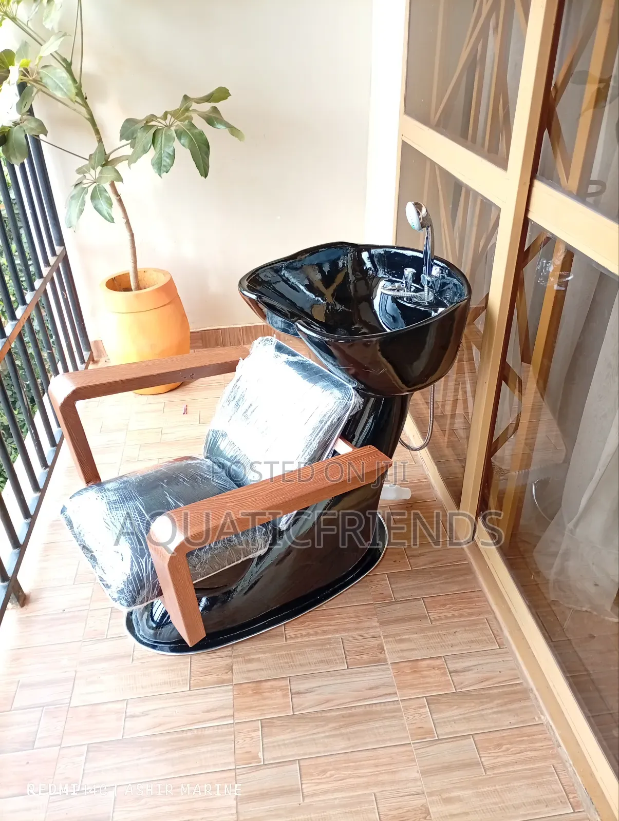 Saloon Sinks With Chair, Shampoo Chairs